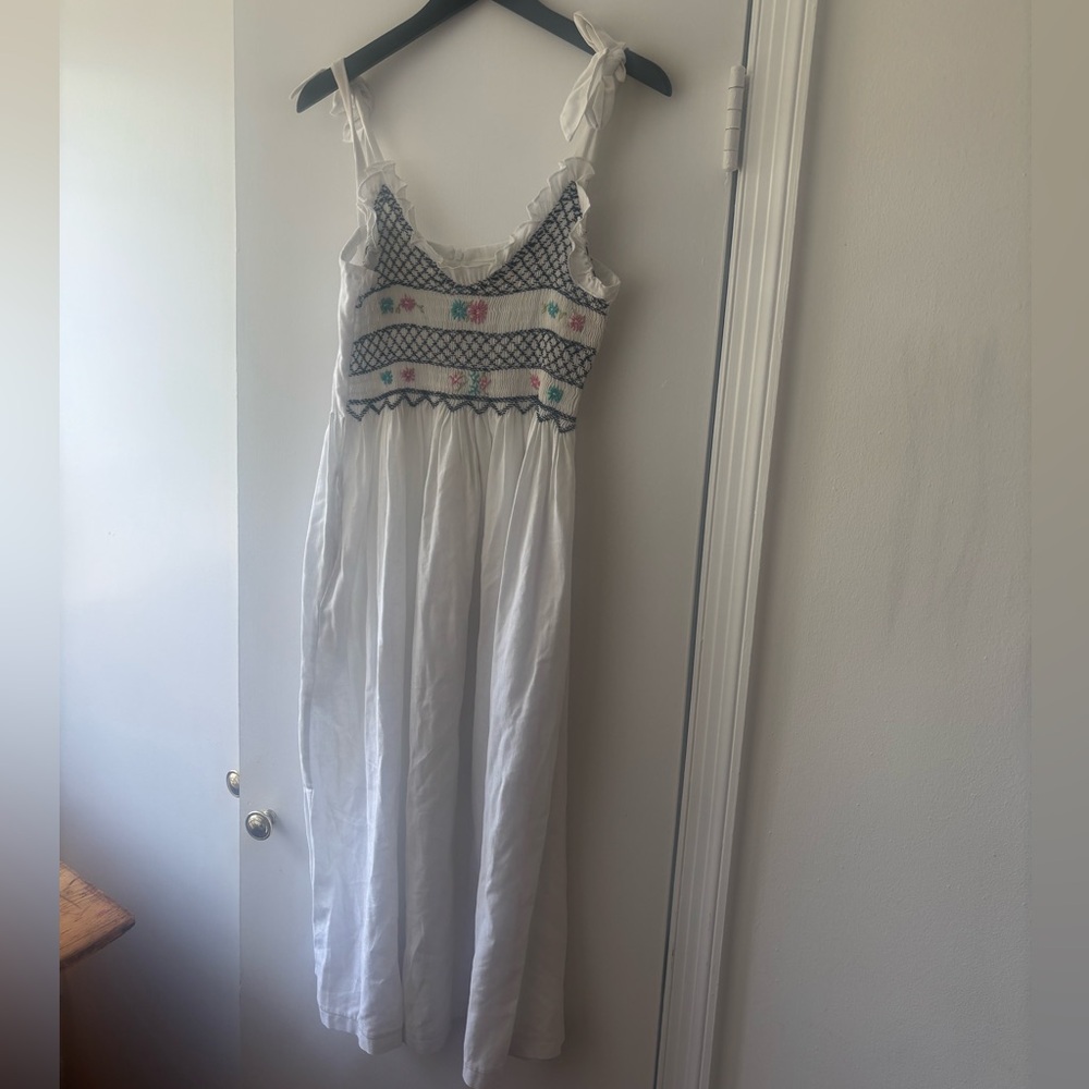 TACH White hand embroidered Smocked Midi Dress with Floral Accents S linen - Picture 4 of 7